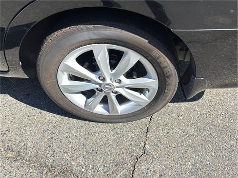 Used 2015 Nissan Versa w/ SL Tech Package FWD image 8