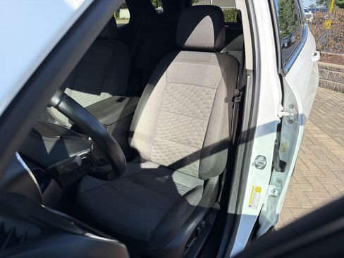 Used 2018 Chevrolet Equinox LT AWD/4WD image 15