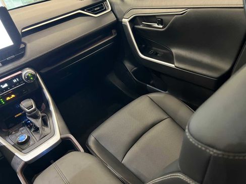 New 2025 Toyota RAV4 Limited image 11
