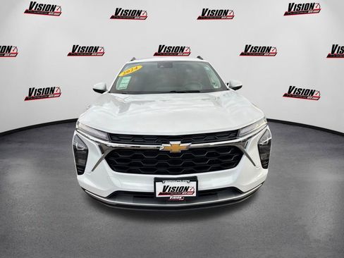 Used 2024 Chevrolet Trax LT w/ Driver Confidence Package image 2