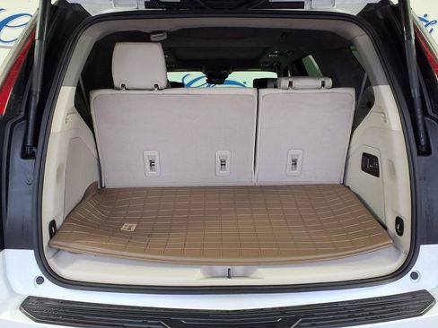 Used 2022 Cadillac Escalade Premium Luxury Platinum image 8