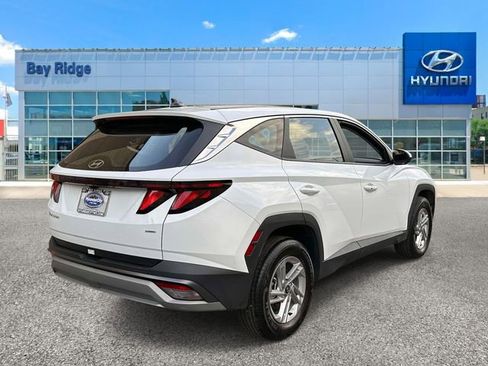 Used 2025 Hyundai Tucson SE AWD/4WD image 4