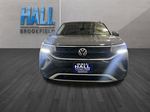 Certified 2023 Volkswagen Taos SE w/ Panoramic Sunroof Package image 9