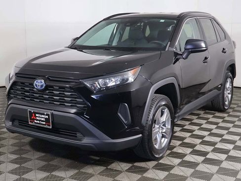 Used 2022 Toyota RAV4 LE AWD/4WD image 5