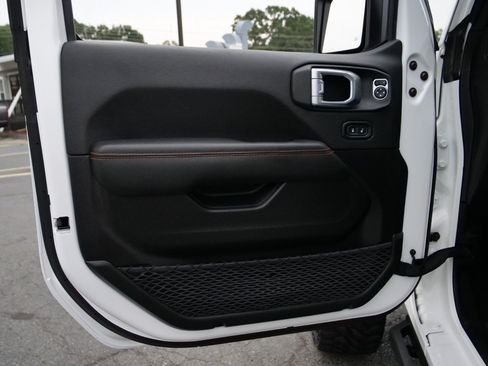 Used 2023 Jeep Gladiator Mojave w/ Cold Weather Group AWD/4WD image 30