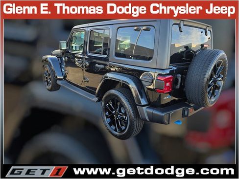 Used 2022 Jeep Wrangler Unlimited Sahara image 7