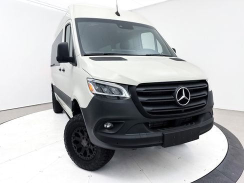 Used 2024 Mercedes-Benz Sprinter 2500 image 27