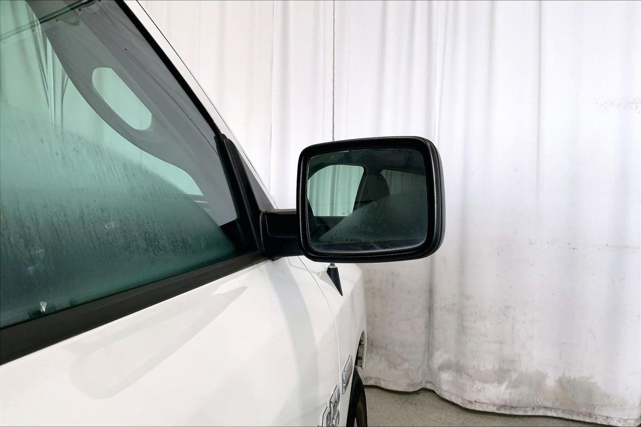 Used 2017 RAM 1500 Classic SLT RWD image 6