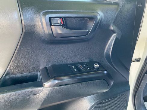 Used 2017 Toyota Tacoma 2WD Access Cab image 19