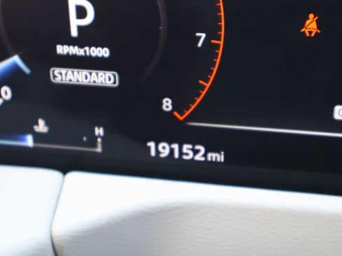 Used 2025 Nissan Armada Platinum RWD image 12