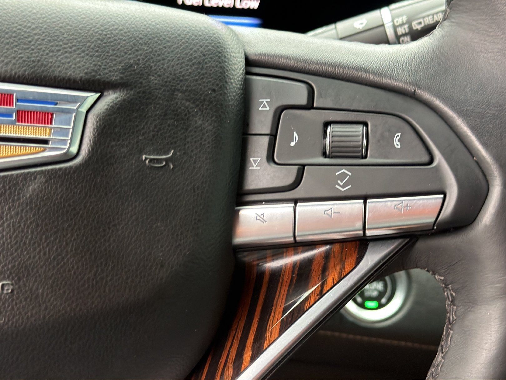 Used 2021 Cadillac Escalade ESV Premium Luxury AWD/4WD image 25