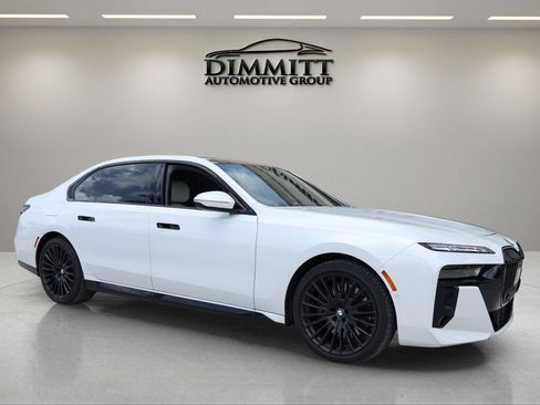 Used 2025 BMW 760i xDrive w/ Executive Package AWD/4WD image 7