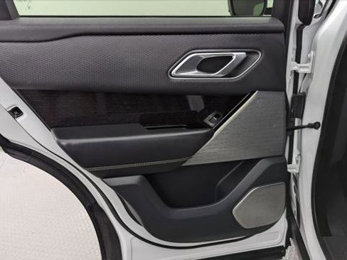 Used 2018 Land Rover Range Rover Velar R-Dynamic SE image 17