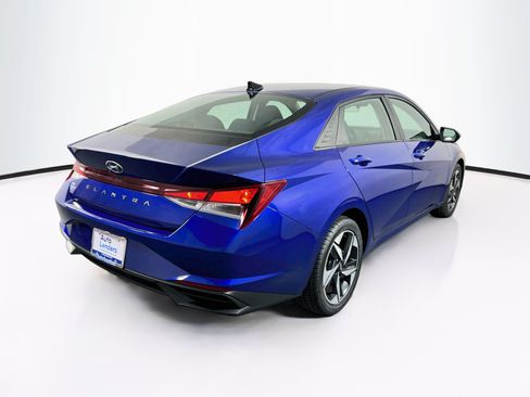Used 2023 Hyundai Elantra SEL w/ Convenience Package FWD image 5