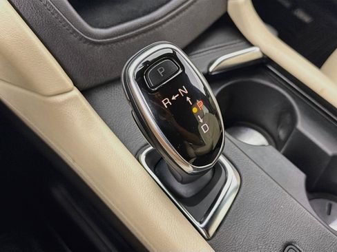 Used 2018 Cadillac XT5 FWD image 24