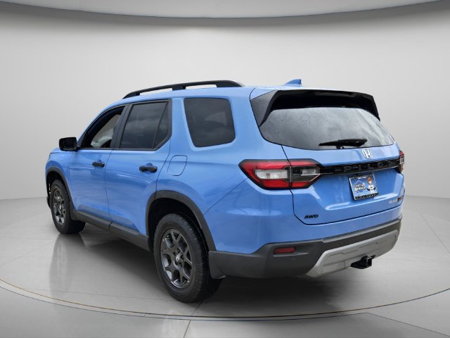 Used 2025 Honda Pilot TrailSport image 4
