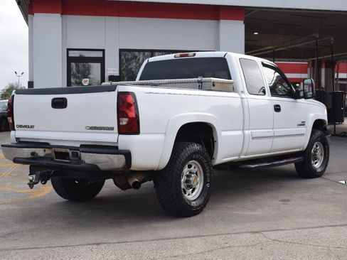Used 2004 Chevrolet Silverado 2500 LS w/ Heavy-Duty Power Package image 5