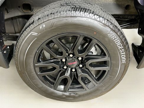 Used 2024 GMC Sierra 1500 Elevation image 11