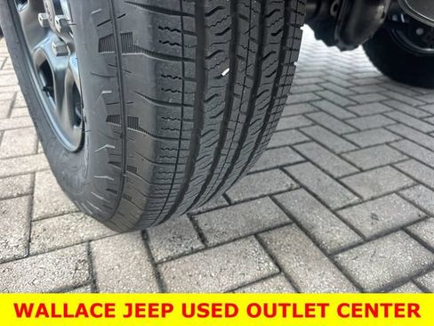 Used 2025 Jeep Wrangler Sport AWD/4WD image 12
