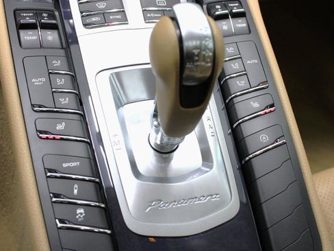 Used 2016 Porsche Panamera Edition image 68
