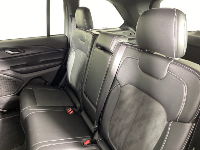Used 2024 Jeep Grand Cherokee Altitude AWD/4WD image 32