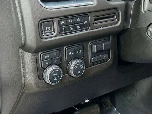 Used 2022 Chevrolet Tahoe Z71 w/ Z71 Off-Road Package image 12