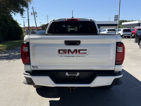 Used 2025 GMC Canyon Elevation w/ Convenience Package RWD image 9