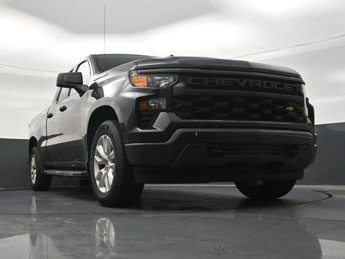 Used 2023 Chevrolet Silverado 1500 Custom RWD image 29