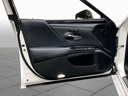 Used 2020 Lexus ES 300h w/ Accessory Package 2 FWD image 22