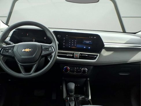 Certified 2025 Chevrolet TrailBlazer LS w/ LS Convenience Package FWD image 11