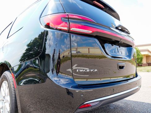 Used 2026 Chrysler Pacifica Select FWD image 33