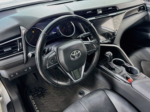 Used 2020 Toyota Camry XSE FWD image 11