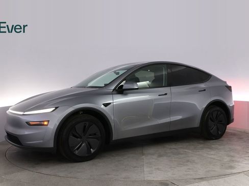 Used 2026 Tesla Model Y Long Range RWD image 18