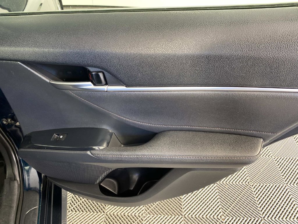 Used 2018 Toyota Camry XLE FWD image 25