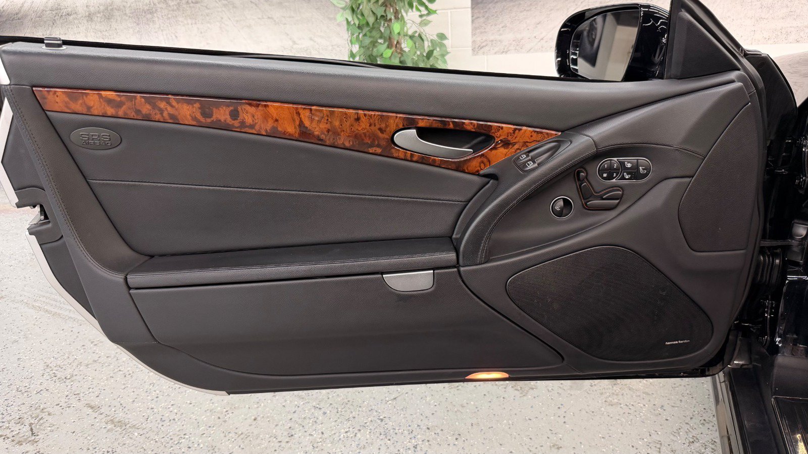 Used 2011 Mercedes-Benz SL 550 image 22