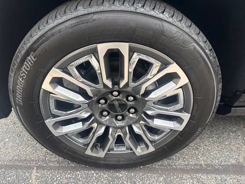 New 2026 GMC Yukon Denali Ultimate AWD/4WD image 4