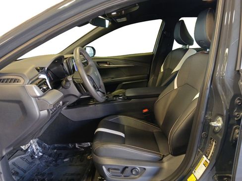 Used 2025 Toyota Camry SE image 9