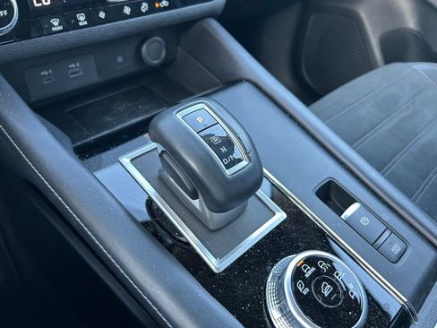 Used 2024 Mitsubishi Outlander SE image 25