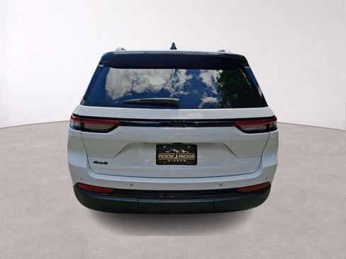 Used 2023 Jeep Grand Cherokee Altitude AWD/4WD image 6