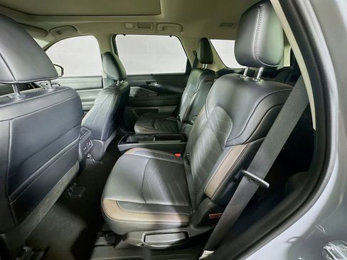 Used 2023 Nissan Pathfinder Platinum w/ Lighting Package (N93) FWD image 15