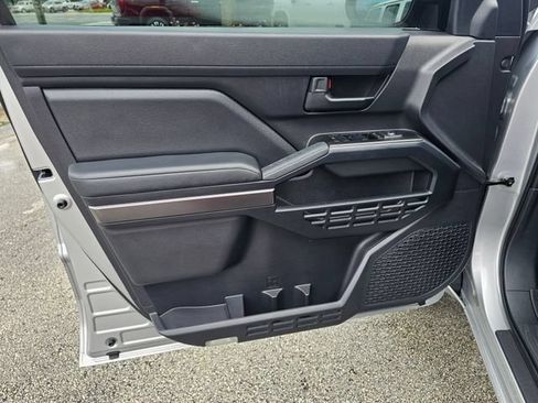 Used 2025 Toyota 4Runner SR5 AWD/4WD image 19