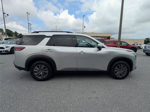 Used 2024 Nissan Pathfinder SV FWD image 6
