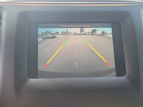 Used 2019 Jeep Cherokee Latitude w/ Popular Appearance Group AWD/4WD image 23