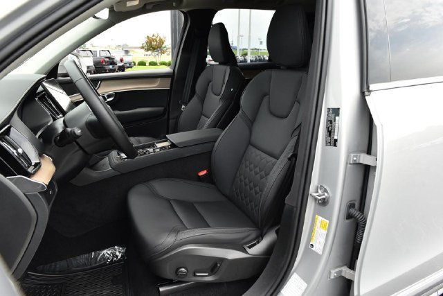 Used 2025 Volvo XC90 B6 Plus AWD/4WD image 19