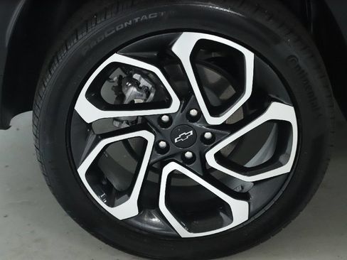 Used 2025 Chevrolet Trax RS w/ Sunroof Package FWD image 12