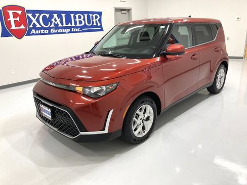 Used 2023 Kia Soul S FWD image 4