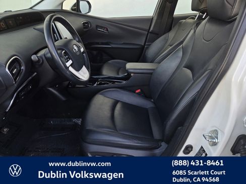 Used 2018 Toyota Prius Prime Premium image 17