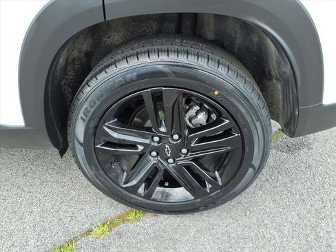 Used 2025 Chevrolet Trax ACTIV w/ Driver Confidence Package FWD image 4