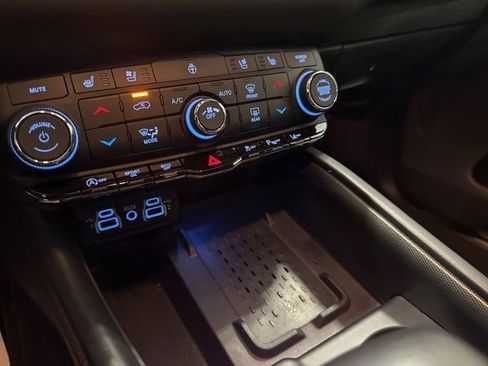 Used 2025 Dodge Durango GT AWD/4WD image 21