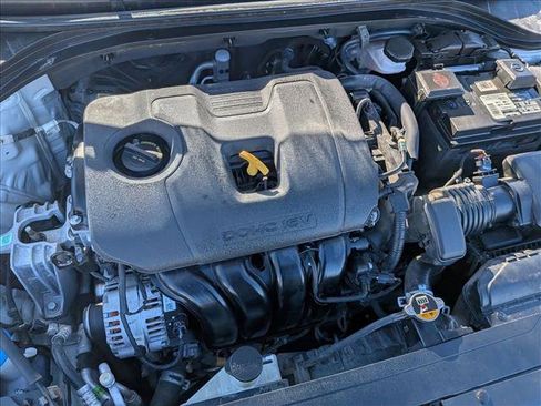 Used 2020 Hyundai Elantra SE image 21